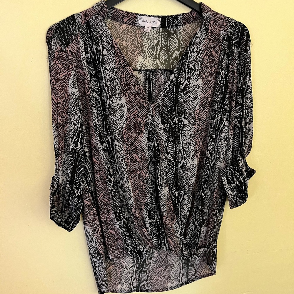 Bailey & Chloe Chic Snake Print Blouse - Black, White, Pink Size Medium